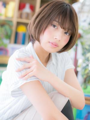 前下がりの愛され小顔ボブ