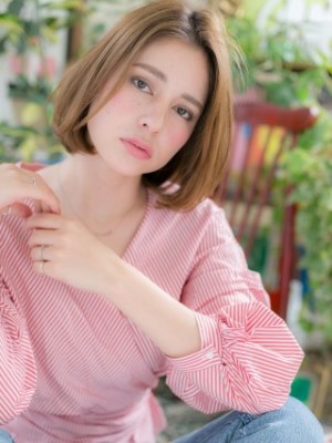 ハイトーンｘ前下がりのナチュラル大人ボブ