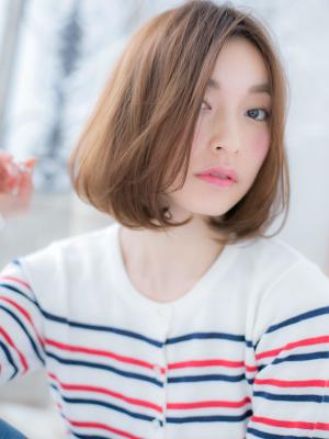 センターパートで小顔・大人ボブ