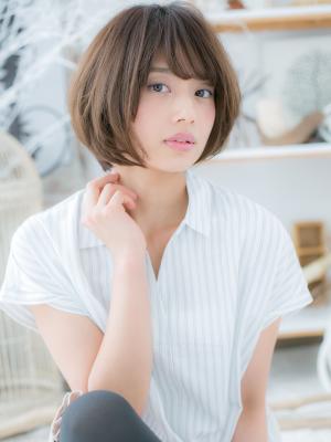  前下がりの愛され小顔ボブ
