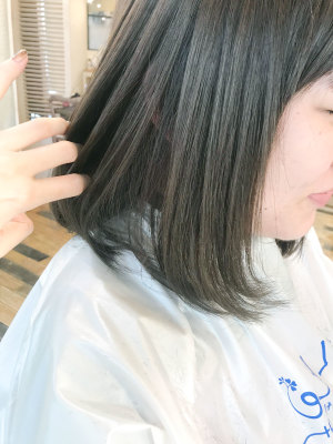 お客様ヘア　赤みのないカーキアッシュ