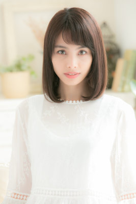 透けバング×前下がりボブ