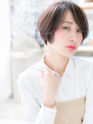 大人クール…黒髪ショートで小顔見せ