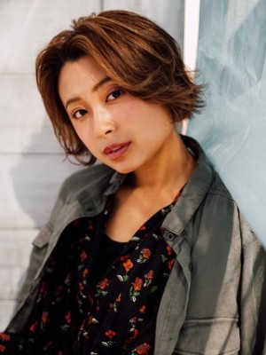 外ハネカジュアルショート