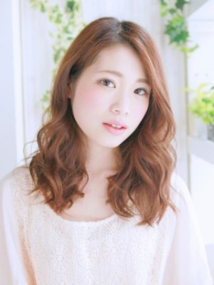 ゆるかわルーズヘアーで人気のカジュアルスタイル