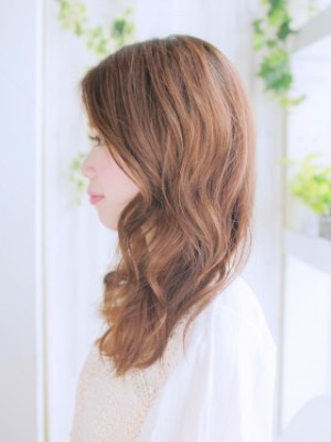 ゆるかわルーズヘアーで人気のカジュアルスタイル