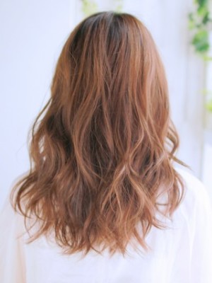 ゆるかわルーズヘアーで人気のカジュアルスタイル