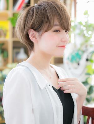 目力UP！小顔ガーリーエアリーショート