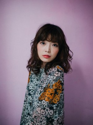 巻きカールミディアムロング