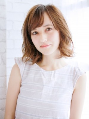 外ハネが可愛いボブスタイル