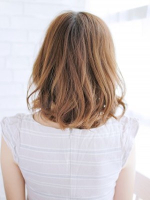 外ハネが可愛いボブスタイル