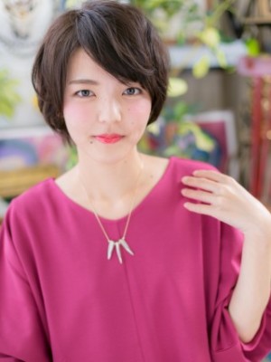 斜めバングでふんわりエアリーショート