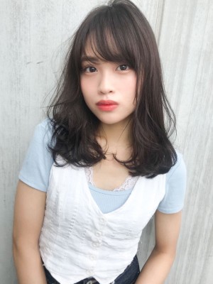 大人の暗髪セミディ