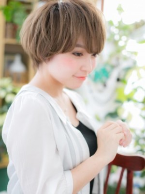 目力UP！小顔ガーリーエアリーショート