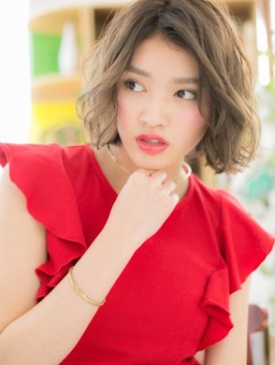 大人ボブ…くせ毛風抜け感スタイル