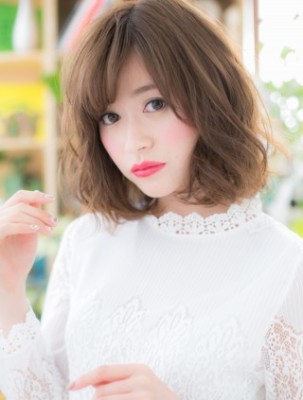 斜めバングｘくせ毛風カールのエレガンス大人ボブ