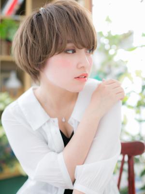 目力UP！小顔ガーリーエアリーショート