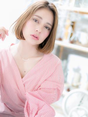 ハイトーンｘ前下がりのナチュラル大人ボブ