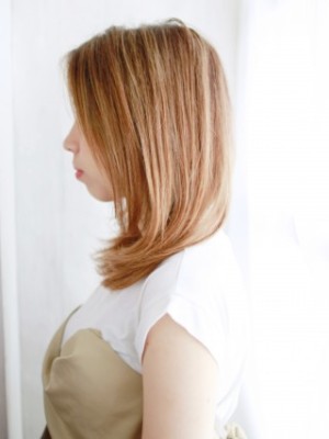 かきあげハイトーンベージュの内巻きワンカール