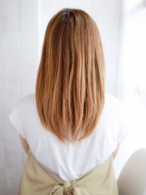かきあげハイトーンベージュの内巻きワンカール