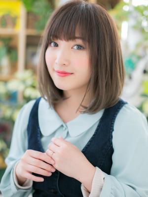 外国人風カラーが個性的！前下がりストレート