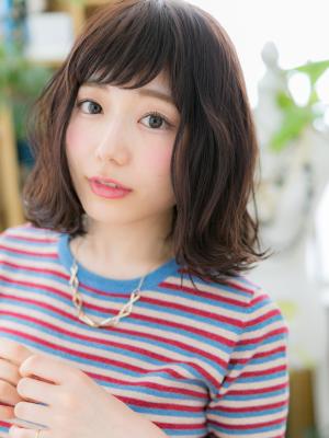 斜めバングで目力UP♪小顔ラブふわミディ