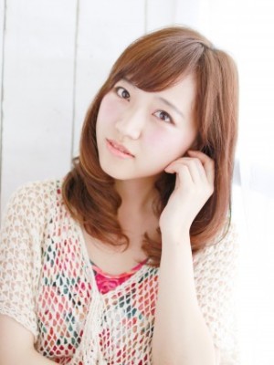 内巻きナチュラルヘアースタイル