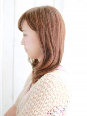 内巻きナチュラルヘアースタイル