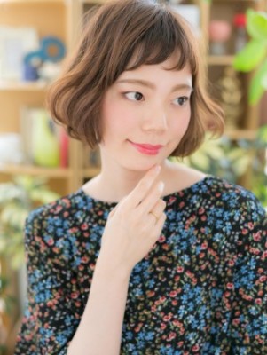 Aラインがキュート☆くせ毛風小顔ボブ