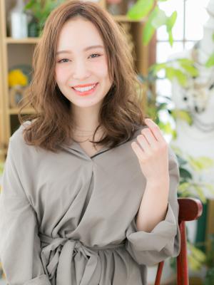 センターパートの大人・抜け感ミディ