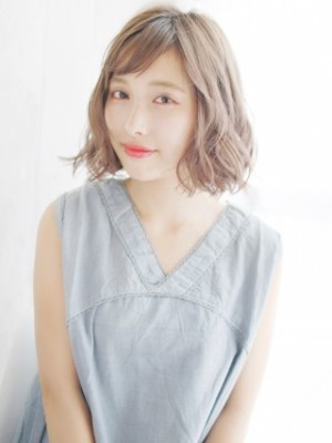 透け感ハイトーンのゆるカール