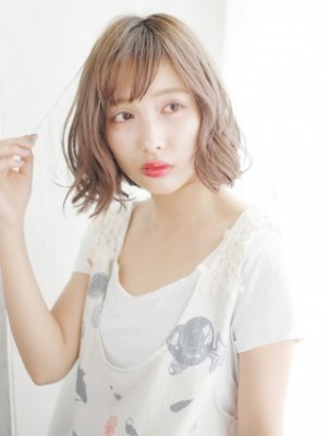 透け感ハイトーンのゆるカール
