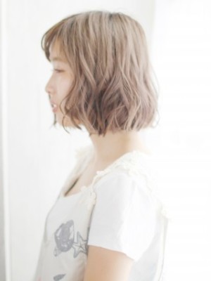 透け感ハイトーンのゆるカール