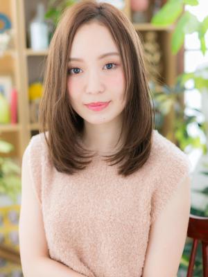 大人かわいい♪センターパートやわらかセミディ
