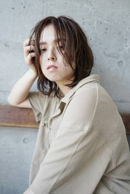 リラックス系ウェットミディ　小田川竜也
