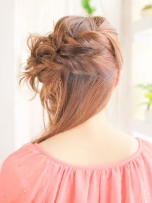 控えめだけど可愛いと人気のヘアーアレンジ