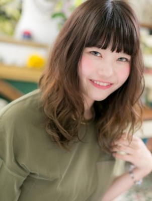 くせ毛風揺れるモテミディ♪×重め前髪