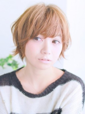 カジュアルなハネ感ショートスタイル