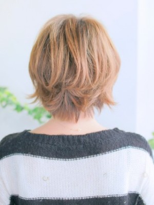 カジュアルなハネ感ショートスタイル