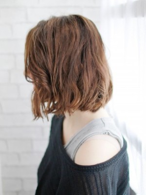 無造作ウエットボブスタイル