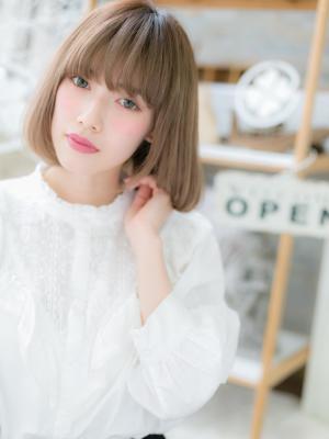 Aラインの小顔ドーリーボブ