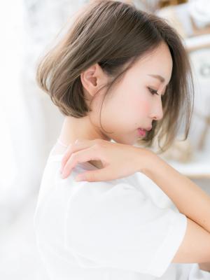 ワンカールの前下がりナチュラルボブ
