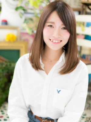 斜めバング×ナチュラルエアリーストレート