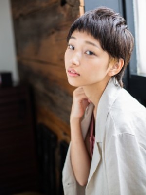 さりげない個性派ショートスタイル
