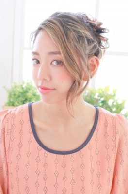 シルエットが綺麗なアップスタイル