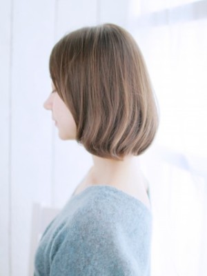 ロングバングのナチュラルボブスタイル
