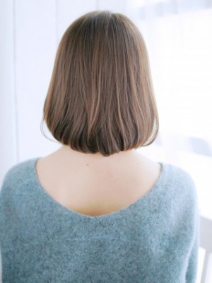 ロングバングのナチュラルボブスタイル