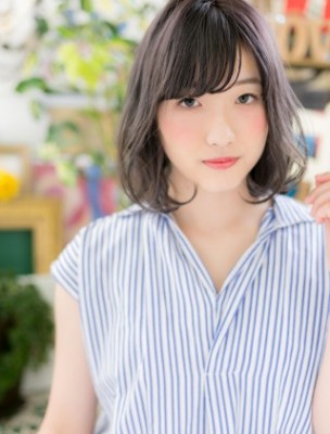 耳かけも◎斜めバングxくすみカラーくせ毛風ゆるふわ大人ボブ