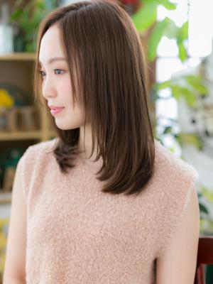 大人かわいい♪センターパートやわらかセミディ
