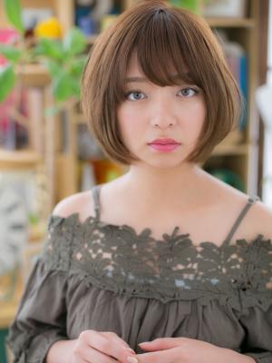 斜めバングxツヤ髪小顔前下がりナチュラルマッシュボブ